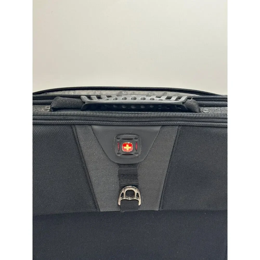 Wenger SwissGear The Grip 3950 Black Laptop Briefcase Messenger Bag Padded